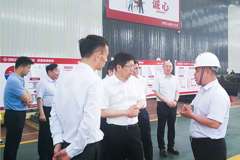 河南省副省长费东斌光临河南尊龙抖圈官网智能产业园调查调研