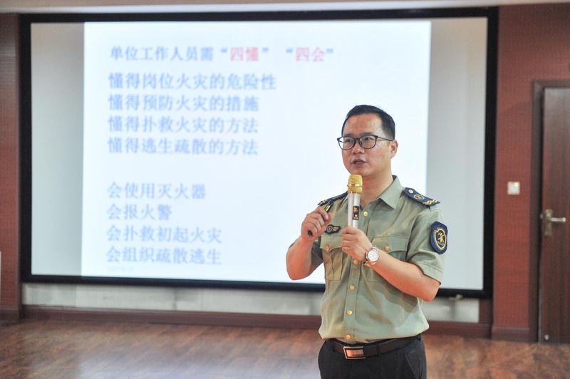 沉消防，，，，，，，，筑防线！河南尊龙抖圈官网发展消防变乱应急预案演练