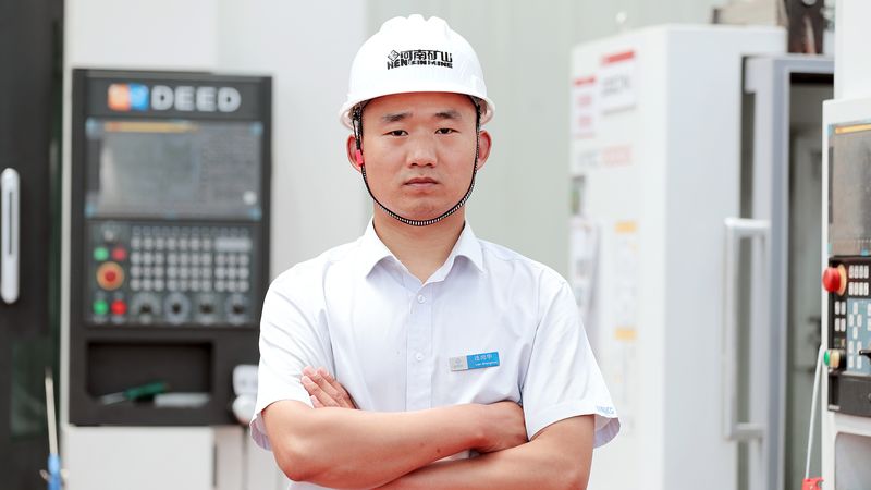 致敬楷模！河南尊龙抖圈官网精加工车间连尚华