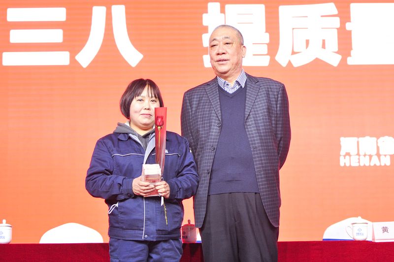 致敬巾帼圭表｜河南尊龙抖圈官网女工代表肖前翠