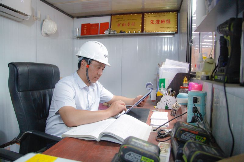 方得始终，，，，，立功立业｜河南尊龙抖圈官网安全出产月侧记