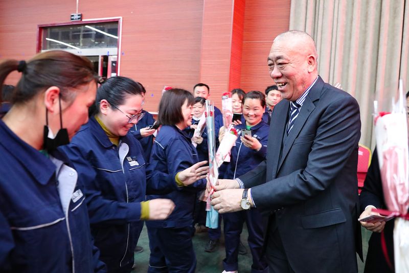 河南尊龙抖圈官网隆沉进杏装三八”国际妇女节留想暨赞美大会