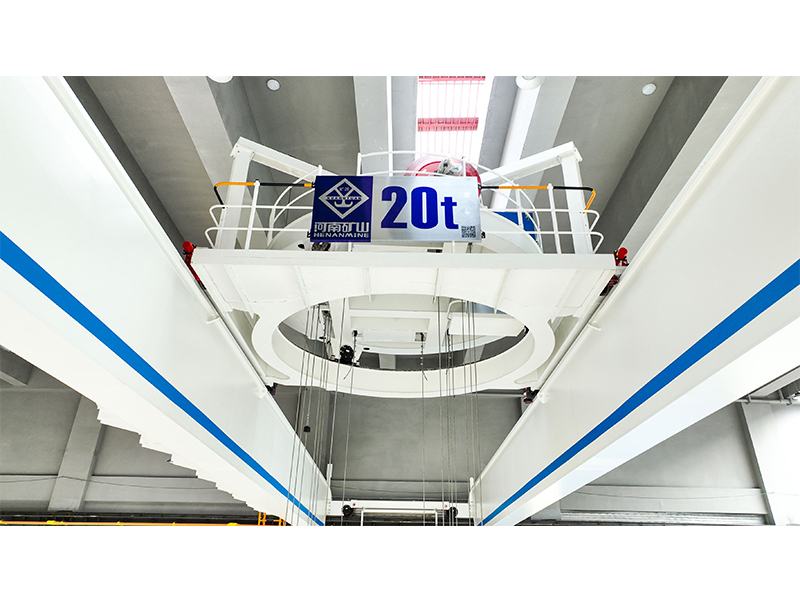 与总理“同框”，，，，，，，这台起沉机“大有作为”