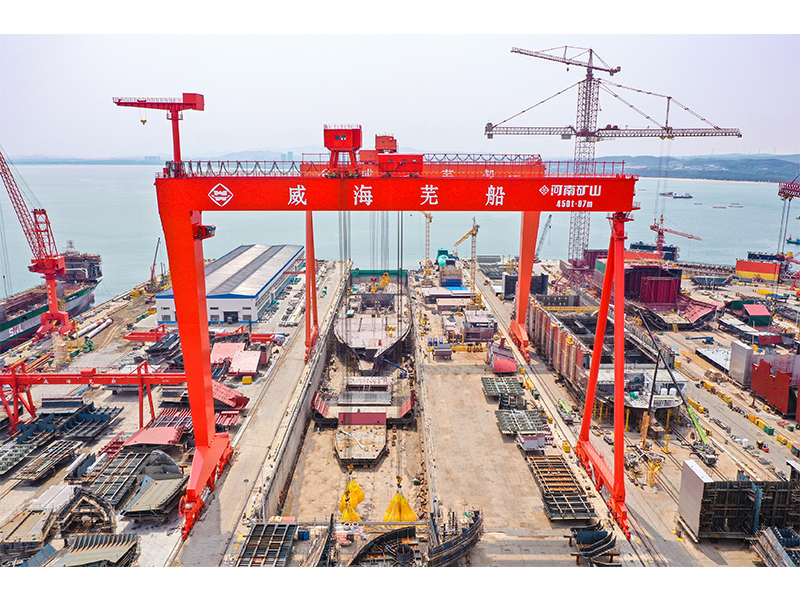 空钟装钢铁侠”｜“矿源”智造450t超大跨度造船门机