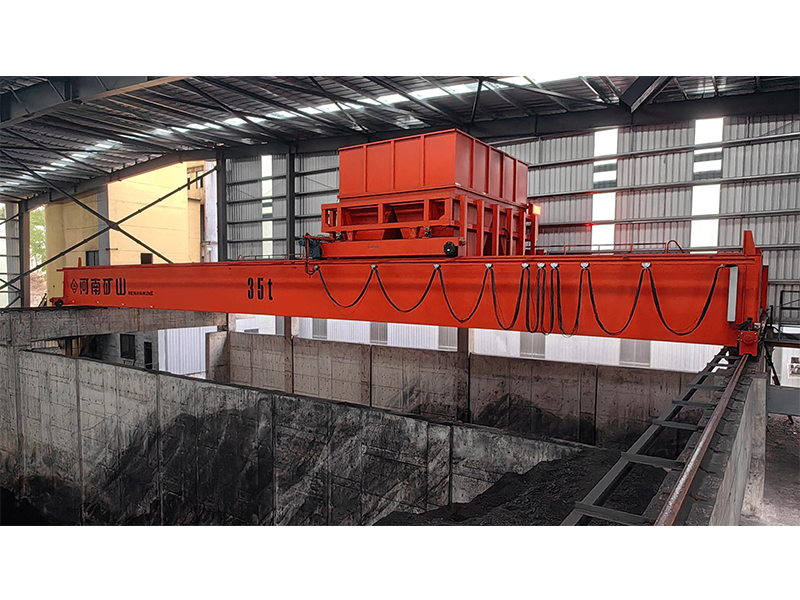 “矿源”智造，，，，，，，，超等引擎｜自动布料起沉机